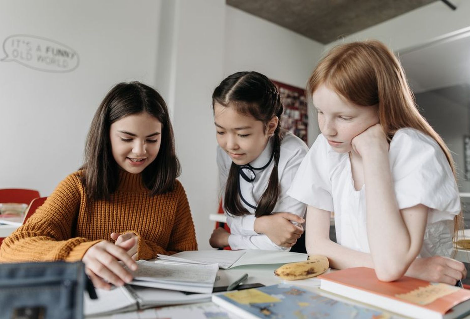Students working together at Wonder Academy